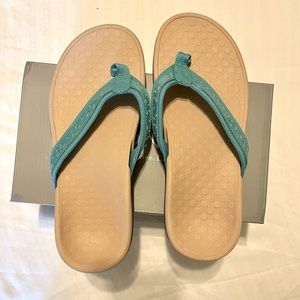 Vionic Casandra Teal toe post sandal